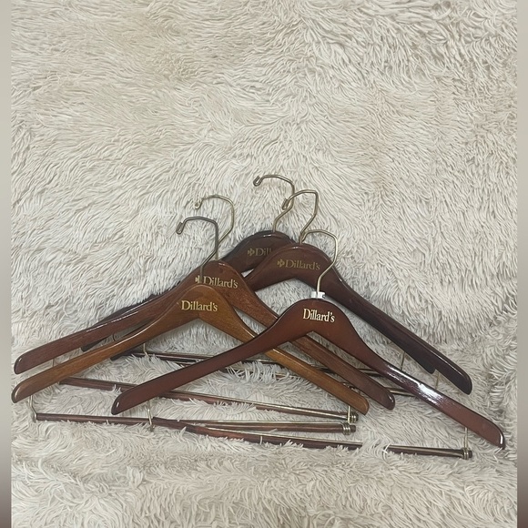 Dillard's Wooden MENS SUIT Hangers Set off 5, - Picture 5 of 7
